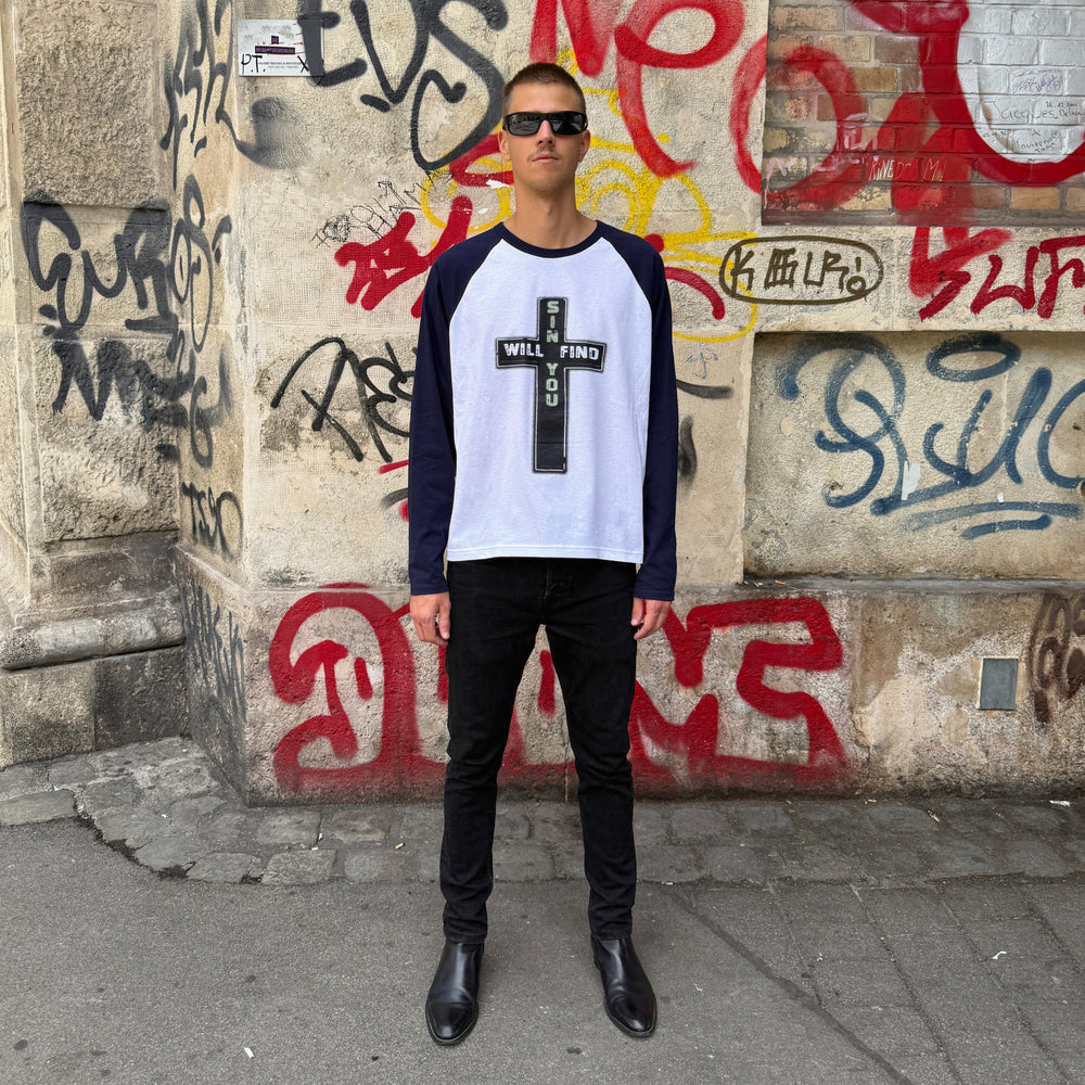 
                  
                    SINNERS LONGSLEEVE (GLOW IN THE DARK)
                  
                